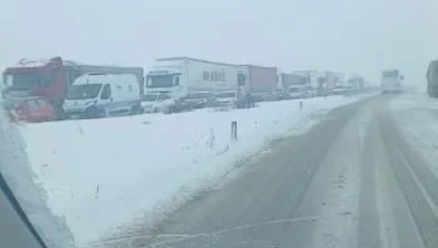 Sivas-Malatya ve Sivas-Kayseri kara yolları trafiğe kapatıldı