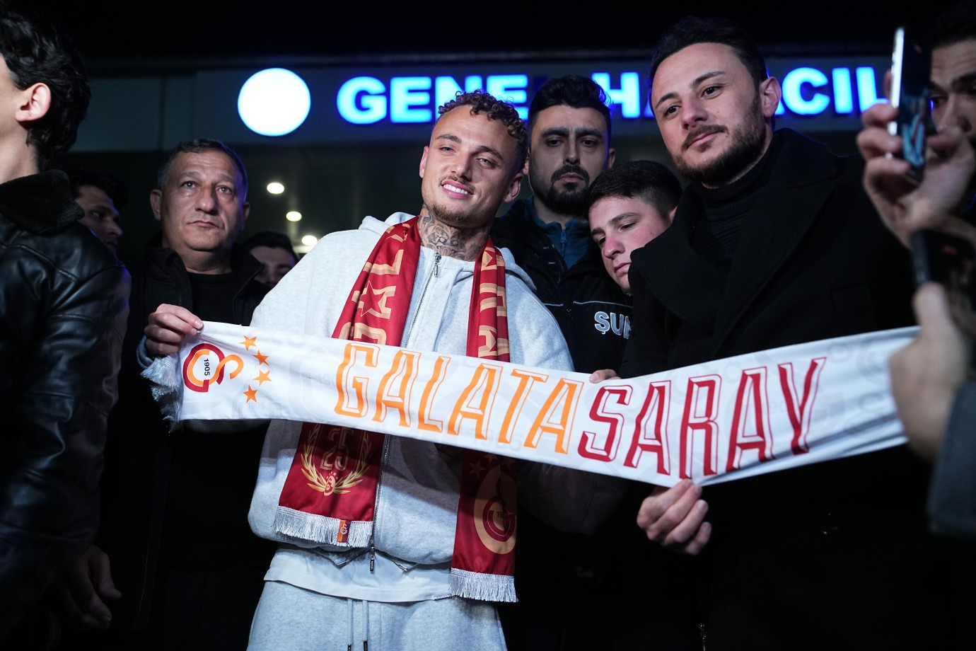 Noa Lang: Galatasaray’ın büyüklüğü ve taraftarlar etkili oldu