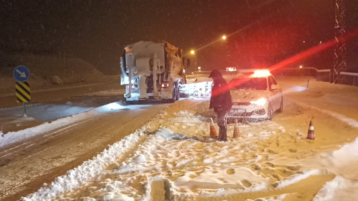 Malatya yolunda 700 kişi mahsur kaldı