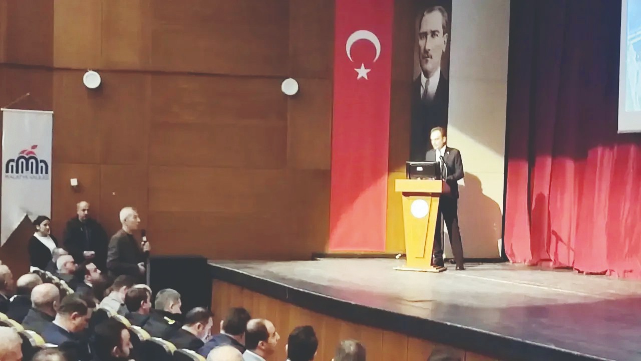 Cömertoğlu’ndan yol resti: Ya açın ya çekilin