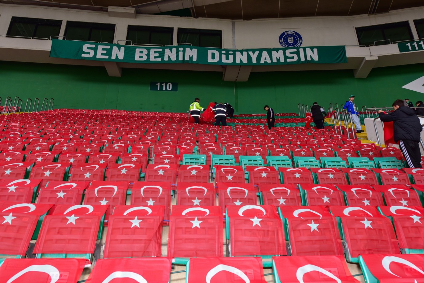 Tribünlerde 40 bin Türk bayrağıyla milli coşku