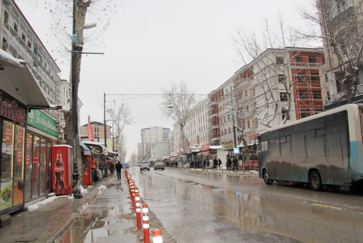 İnönü Caddesi esnafı yetkililerden ek süre talep etti  