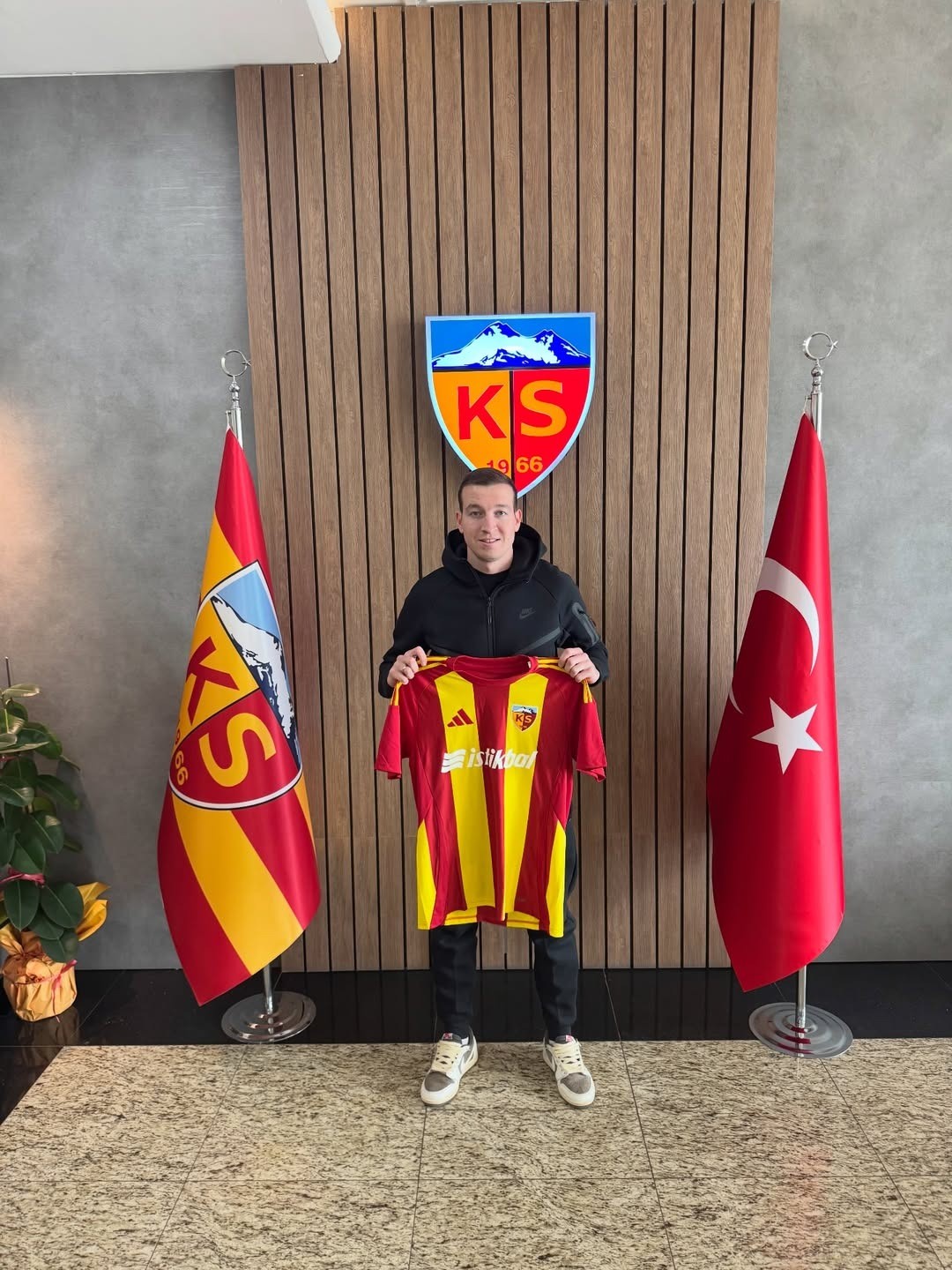 Kayserispor’dan kanat hamlesi: Denis Makarov imzayı attı