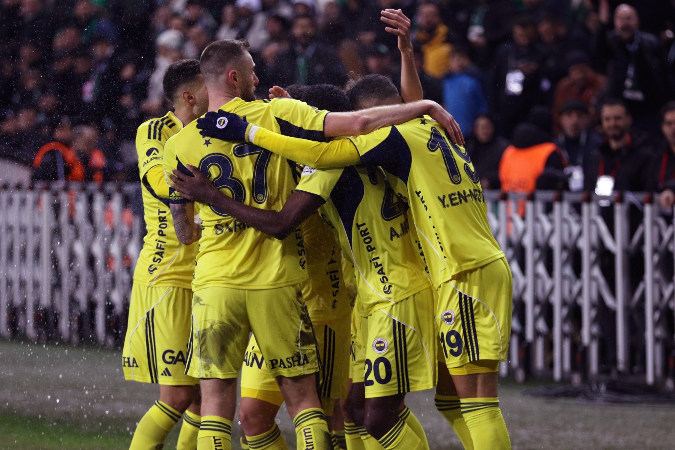 Fenerbahçe, Erzurumspor FK’yı Kadıköy’de ağırlıyor
