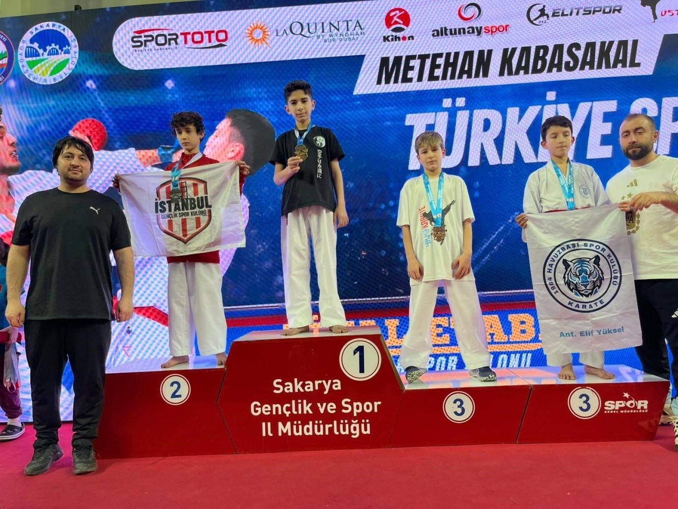 Bingöllü karateciler finalden 8 madalya ile döndü