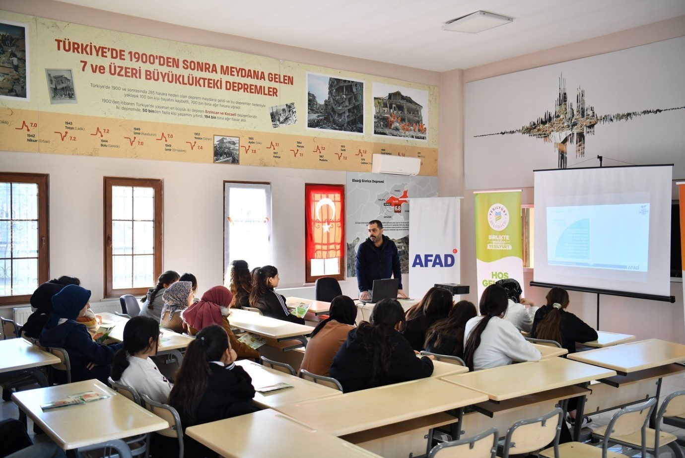 Yeşilyurt’ta afetlere hazırlık eğitimleri sürüyor
