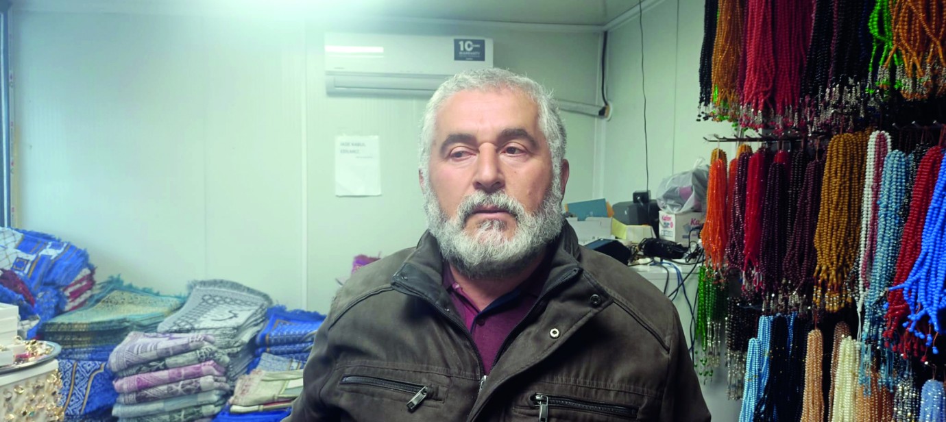 Kendi parselinde yer alamayan esnafın tepkisi büyüyor