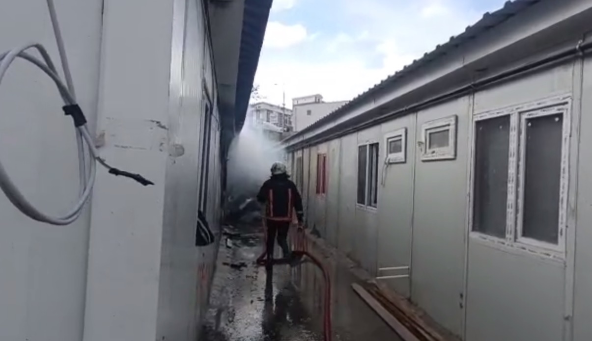 Sarıcıoğlu Mahallesi’nde TOKİ şantiyesinde yangın