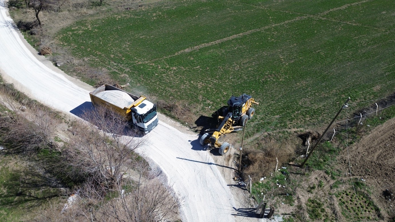 Battalgazi’de kırsal mahallelerde yol seferberliği