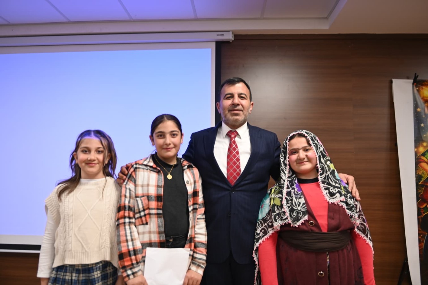 Pütürge’de çocukların yüzünü güldüren iftar programı