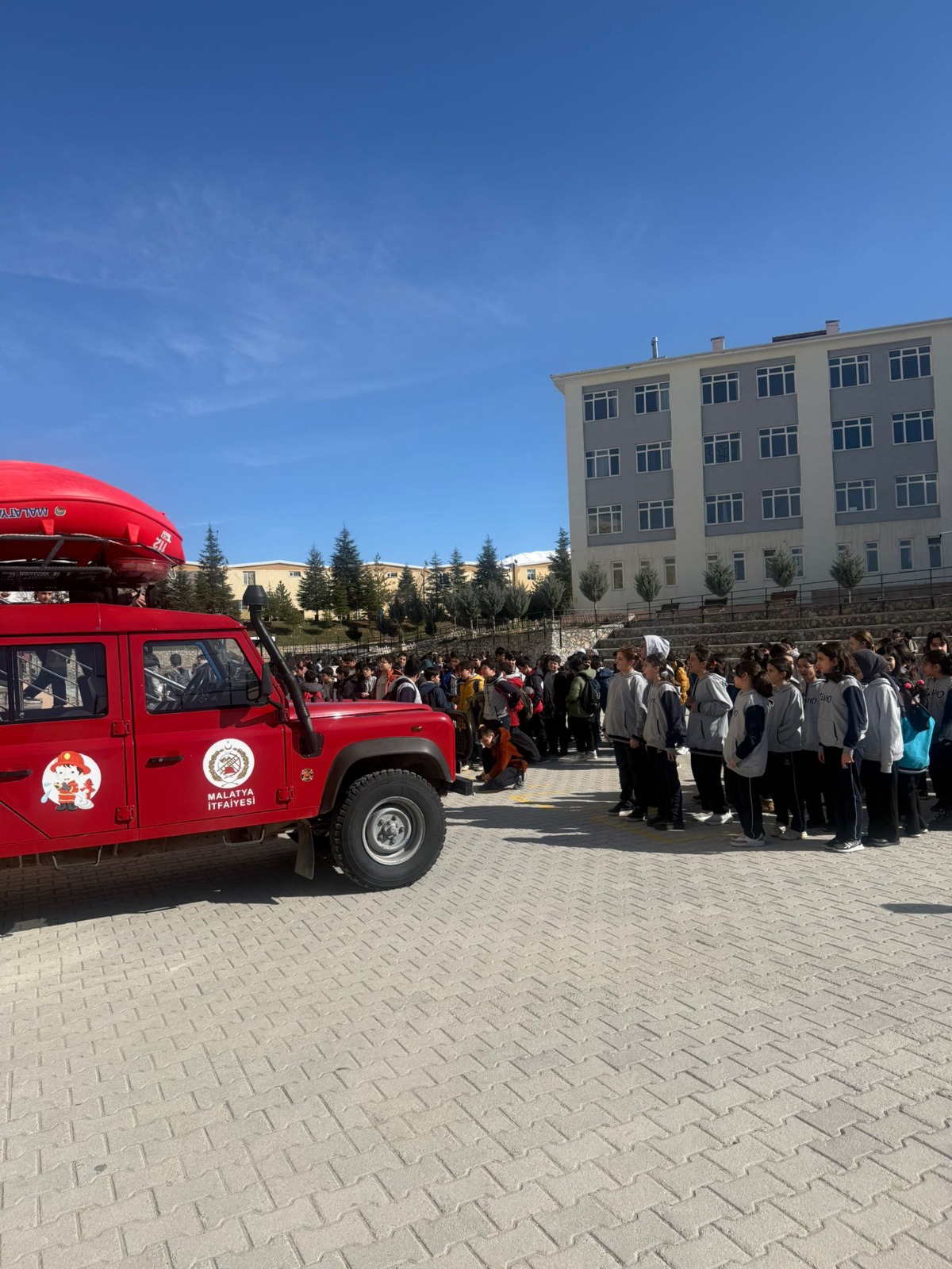 Öğrencilere deprem ve yangın bilinci eğitimi verildi