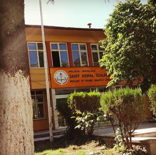 Gürkan yıkım kararı verdi, Murat Kurum engelledi, Ilıcak’lar yeniden inşa ediyor: Tarihi lise kaderine direniyor