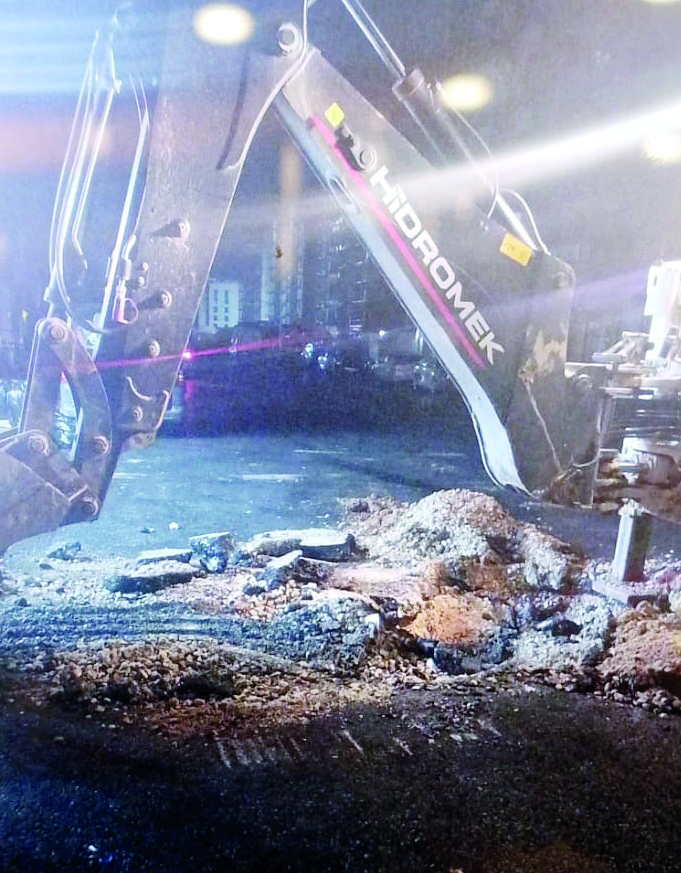 Fuzuli Caddesi’nde yeni dökülen asfalt söküldü