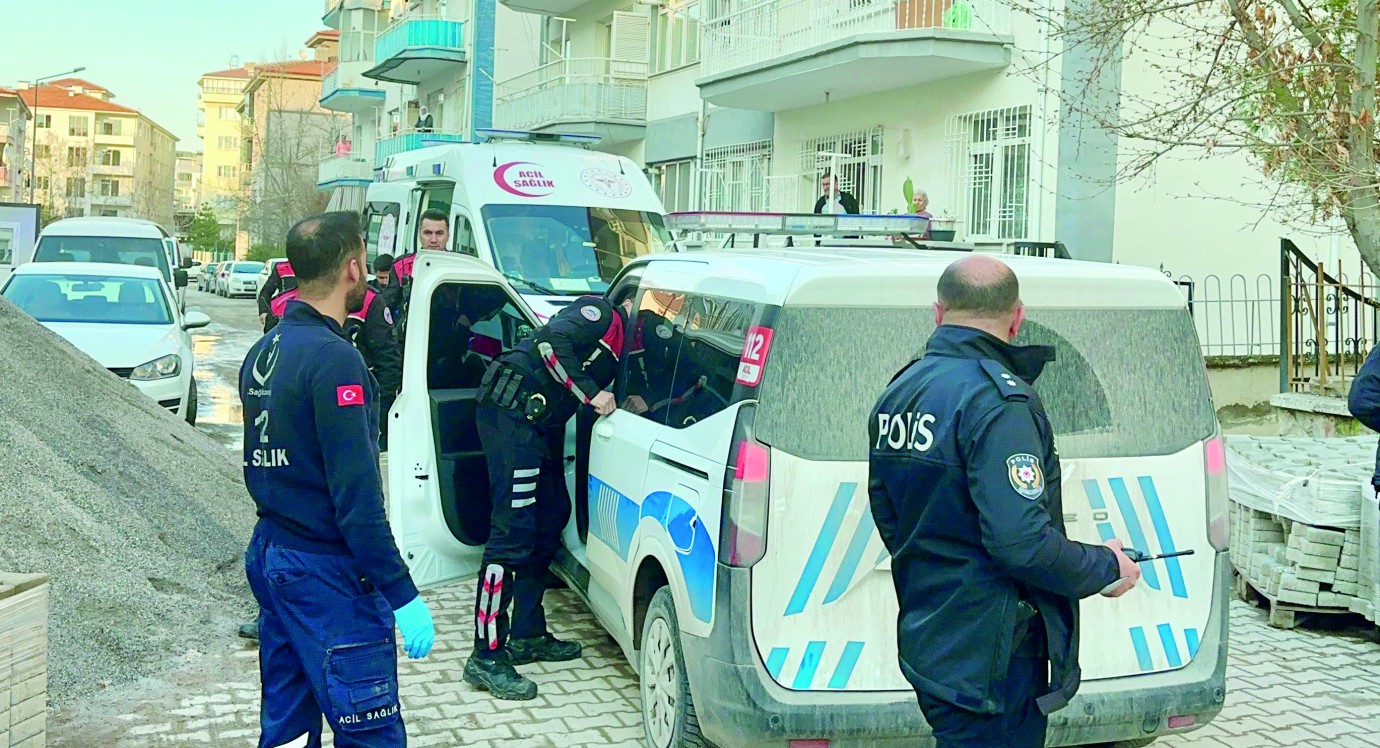 Malatya’da Bıçaklı Kavga: Baba ve Oğlu Yaralandı