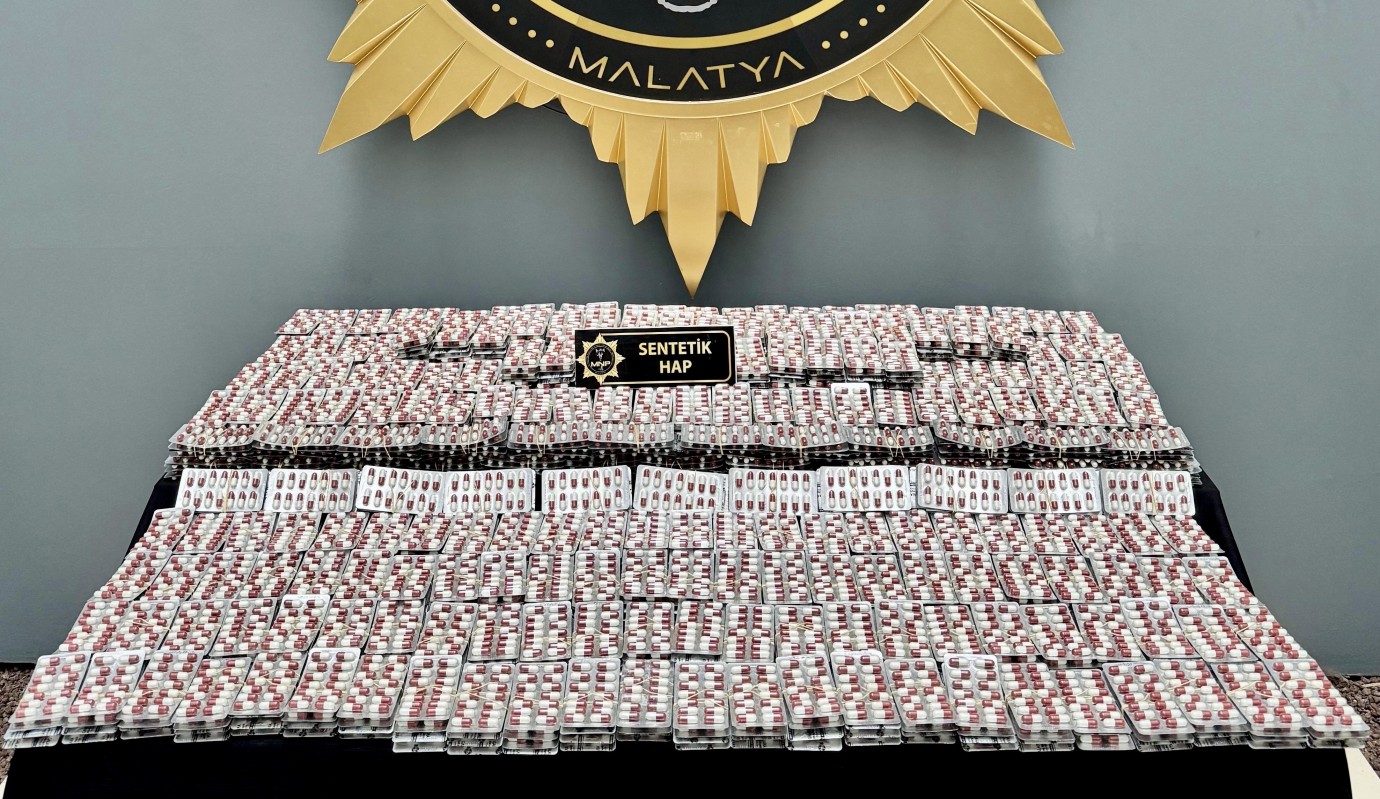 Malatya’da Narkotik Operasyonu: Otobüste 21 Bin 275 Uyuşturucu Hap Ele Geçirildi