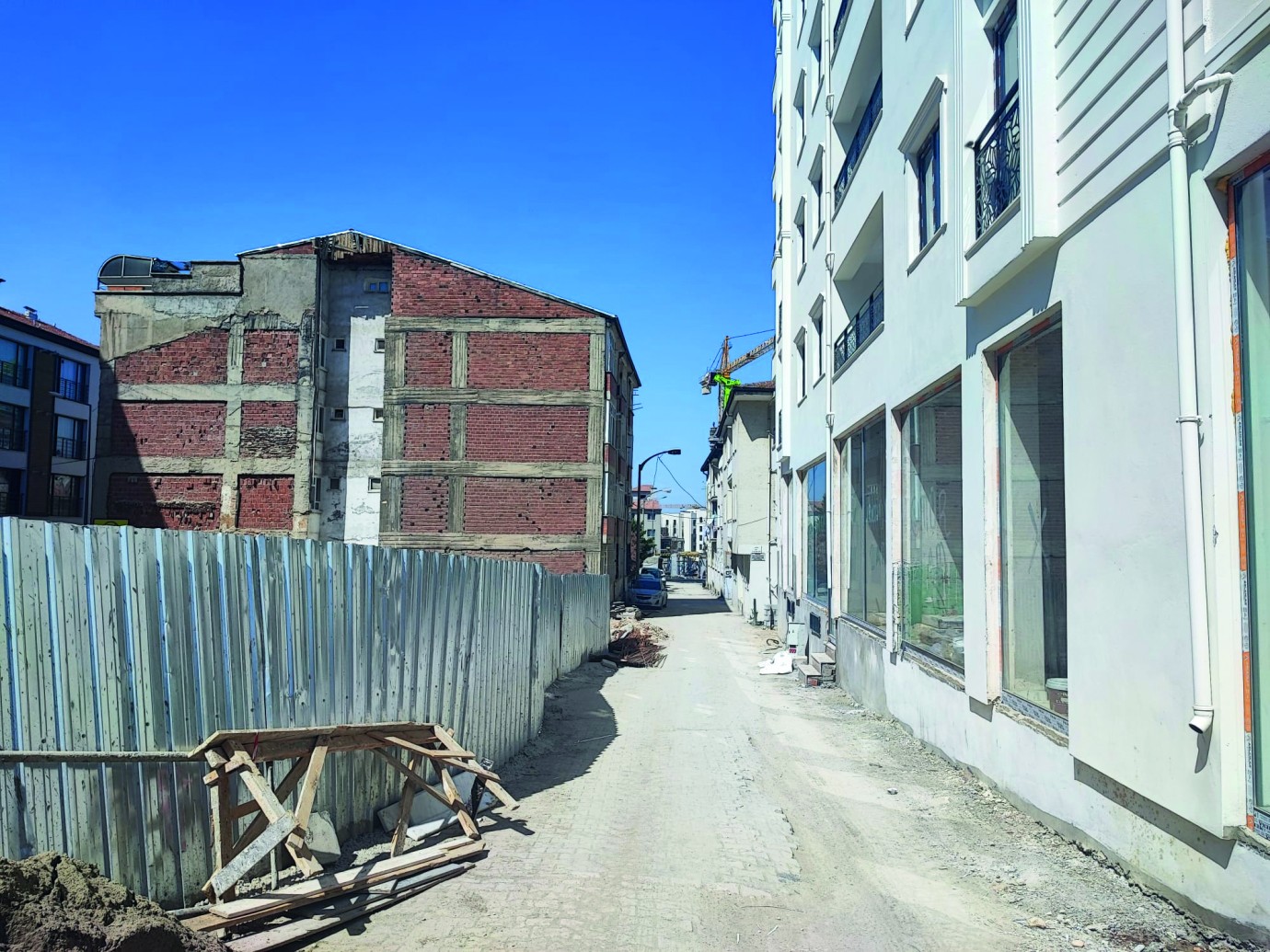 KERNEK’E KISITLAMA, SARAY’A SERBESTLİK 