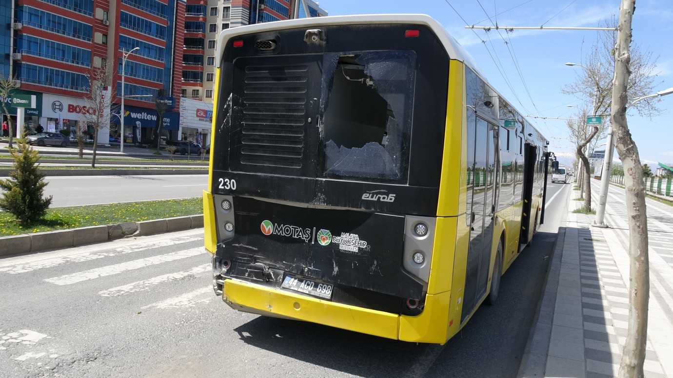 Malatya’da Otobüs Kazası: 2 Kişi Yaralandı