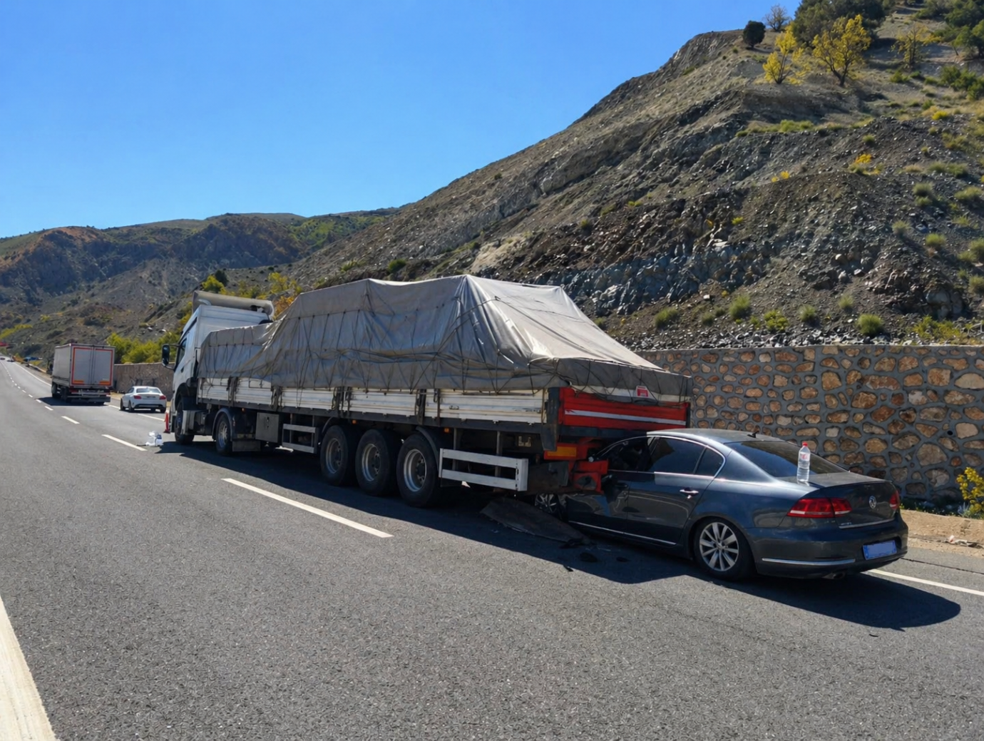 TIR’ın Altına Giren Otomobilden Mucize Kurtuluş