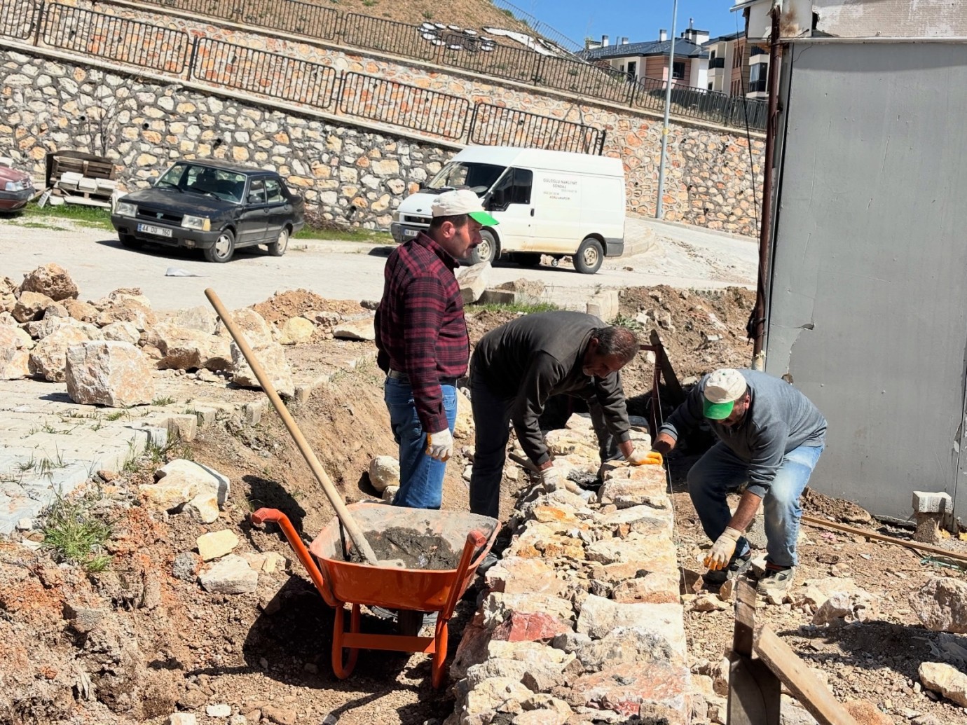 Arapgir'de Bozulan Yollar Yenileniyor