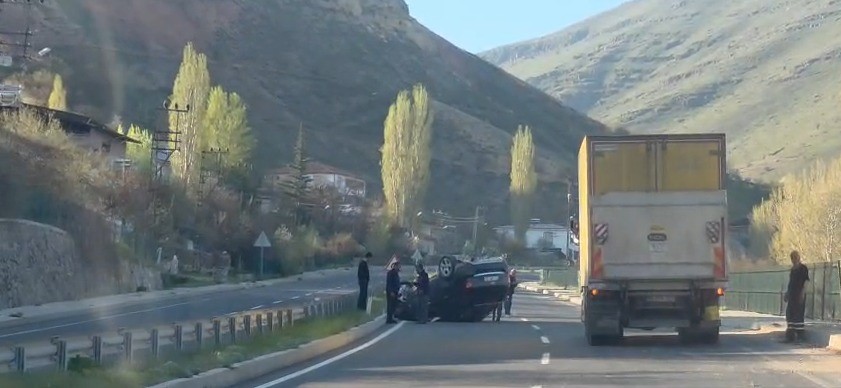 Kontrolden Çıkan Otomobil Takla Attı