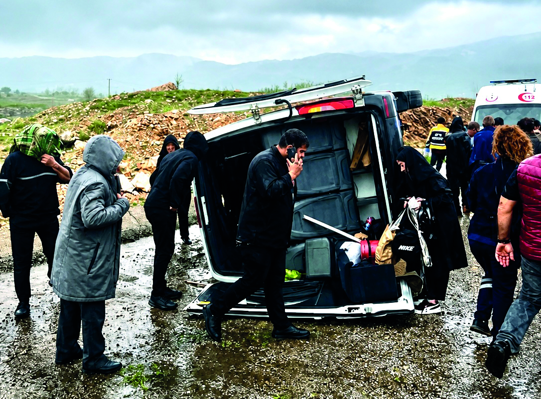 Doğanşehir’de Yolcu Minibüsü Devrildi: 12 Yaralı
