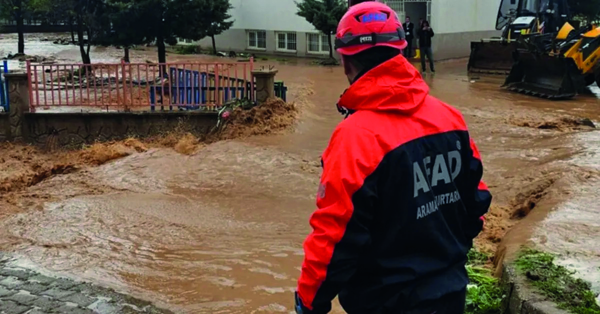 Şiddetli Fırtına ve Yağış Türkiye’yi Vurdu: 2 Ölü, 33 Yaralı, 51 İlde “Sarı Uyarı” Verildi