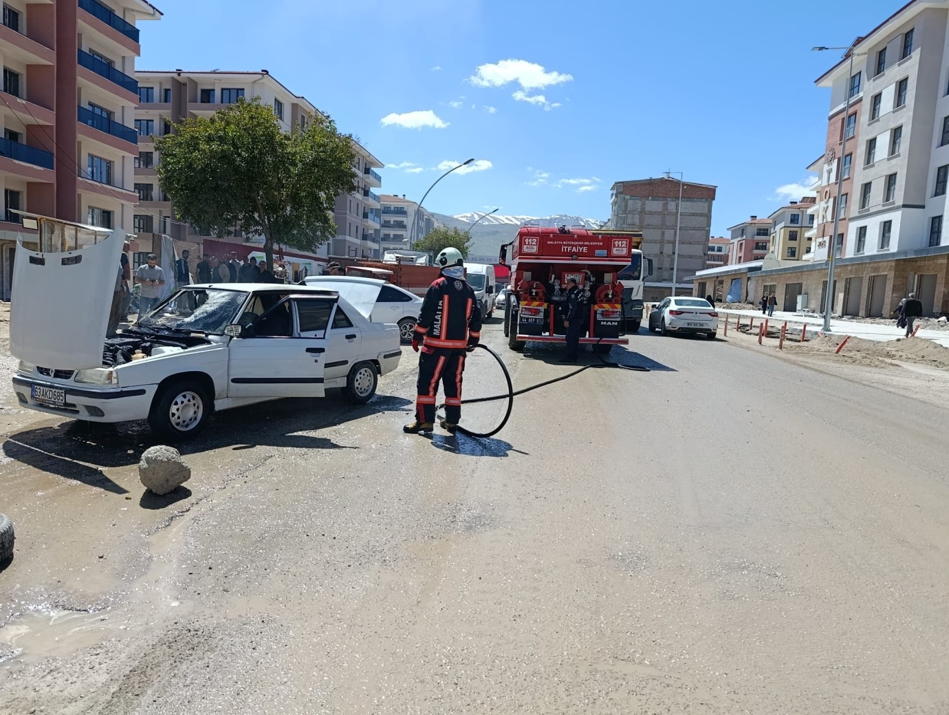 Turgut Temelli Caddesi’nde Araç Yangını