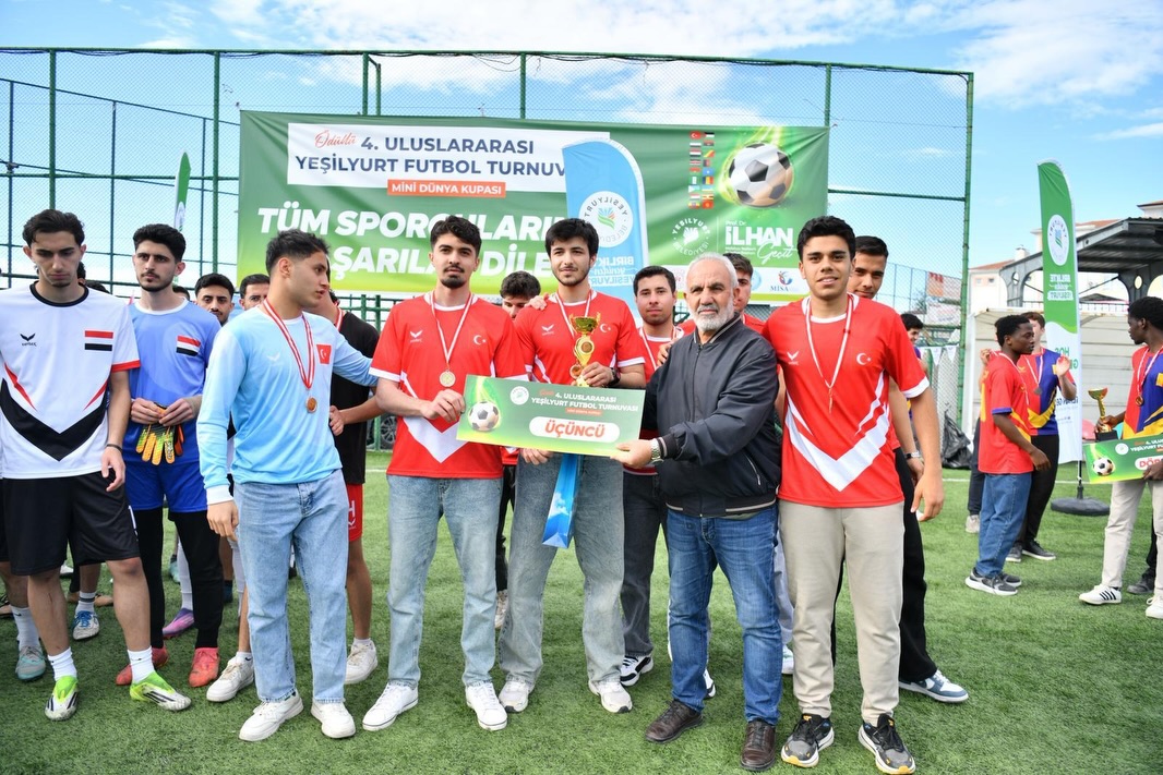 Mini Dünya Kupası’nda Kardeşlik Rüzgârı: Yeşilyurt’ta Uluslararası Futbol Coşkusu