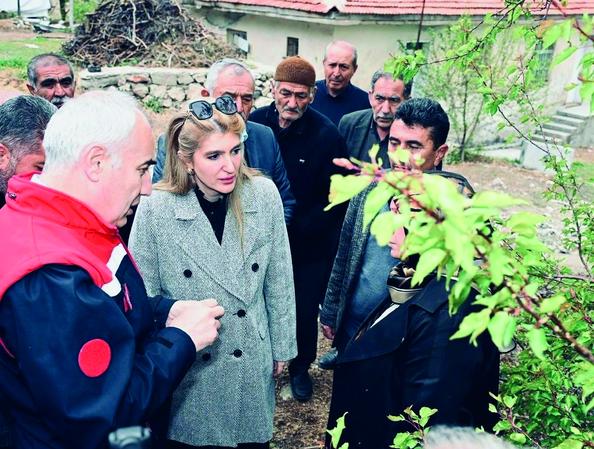 Ölmeztoprak Kayısı Bahçelerinde Dolu Hasarını Yerinde İncelendi