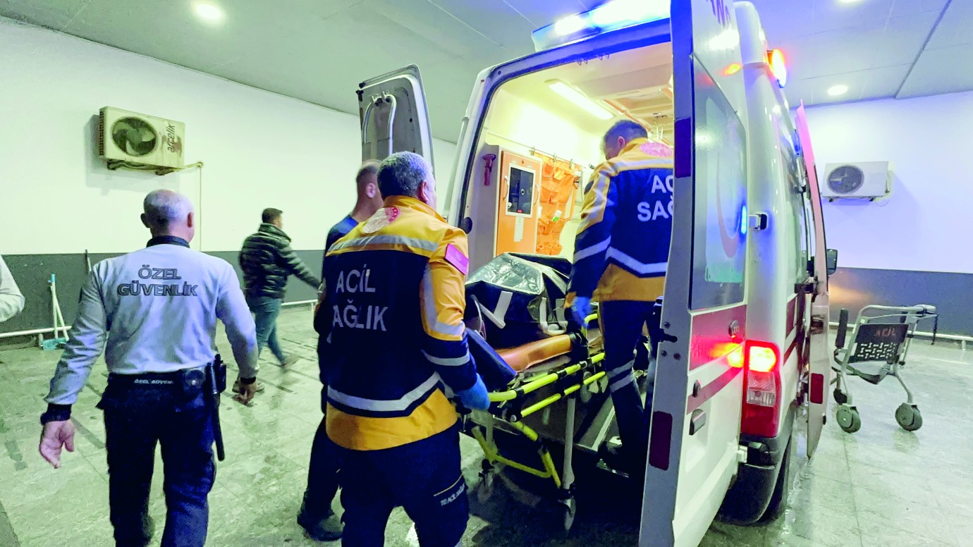 Kanal Boyu’nda Korkutan Kaza: 3 Kişi Yaralandı
