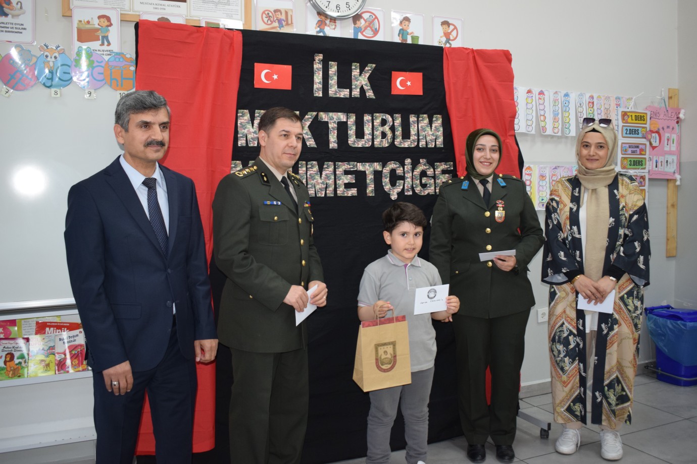 Minik öğrencilerden Mehmetçiğe duygu dolu mektuplar