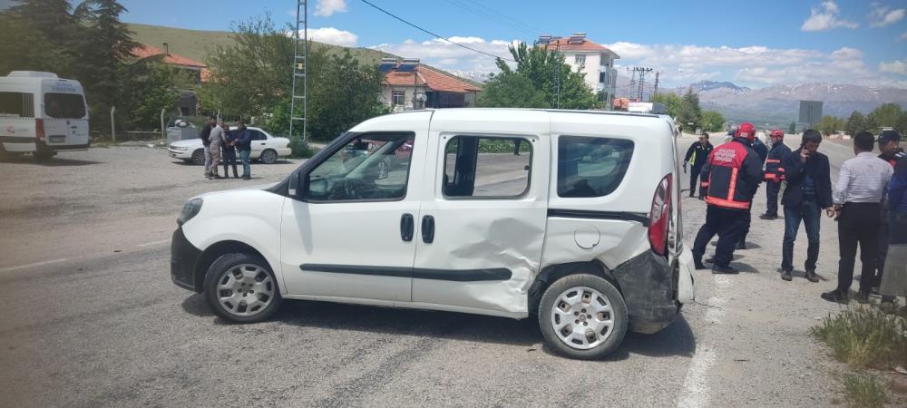 Malatya-Adıyaman yolunda korkutan kaza: 2 yaralı