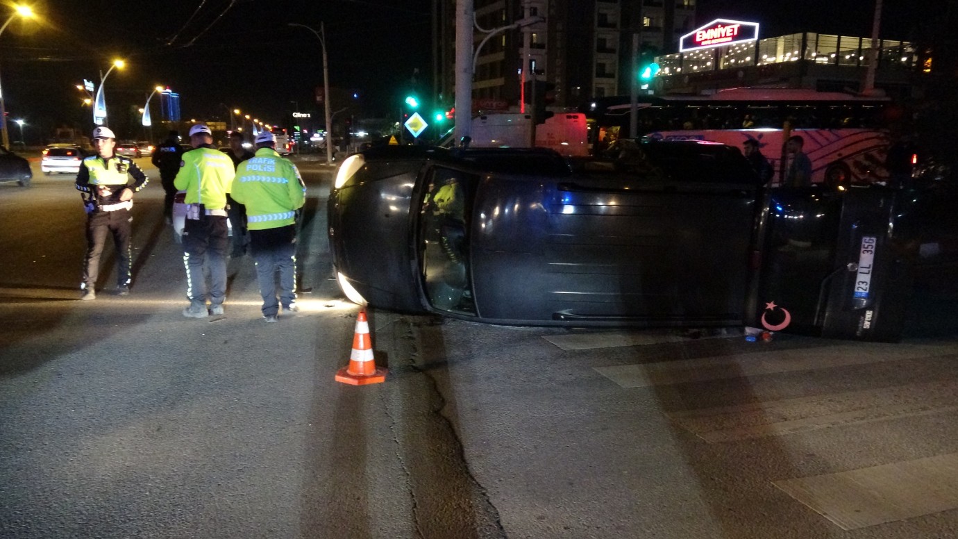 Malatya’da otomobille çarpışan hafif ticari araç devrildi: 1 yaralı