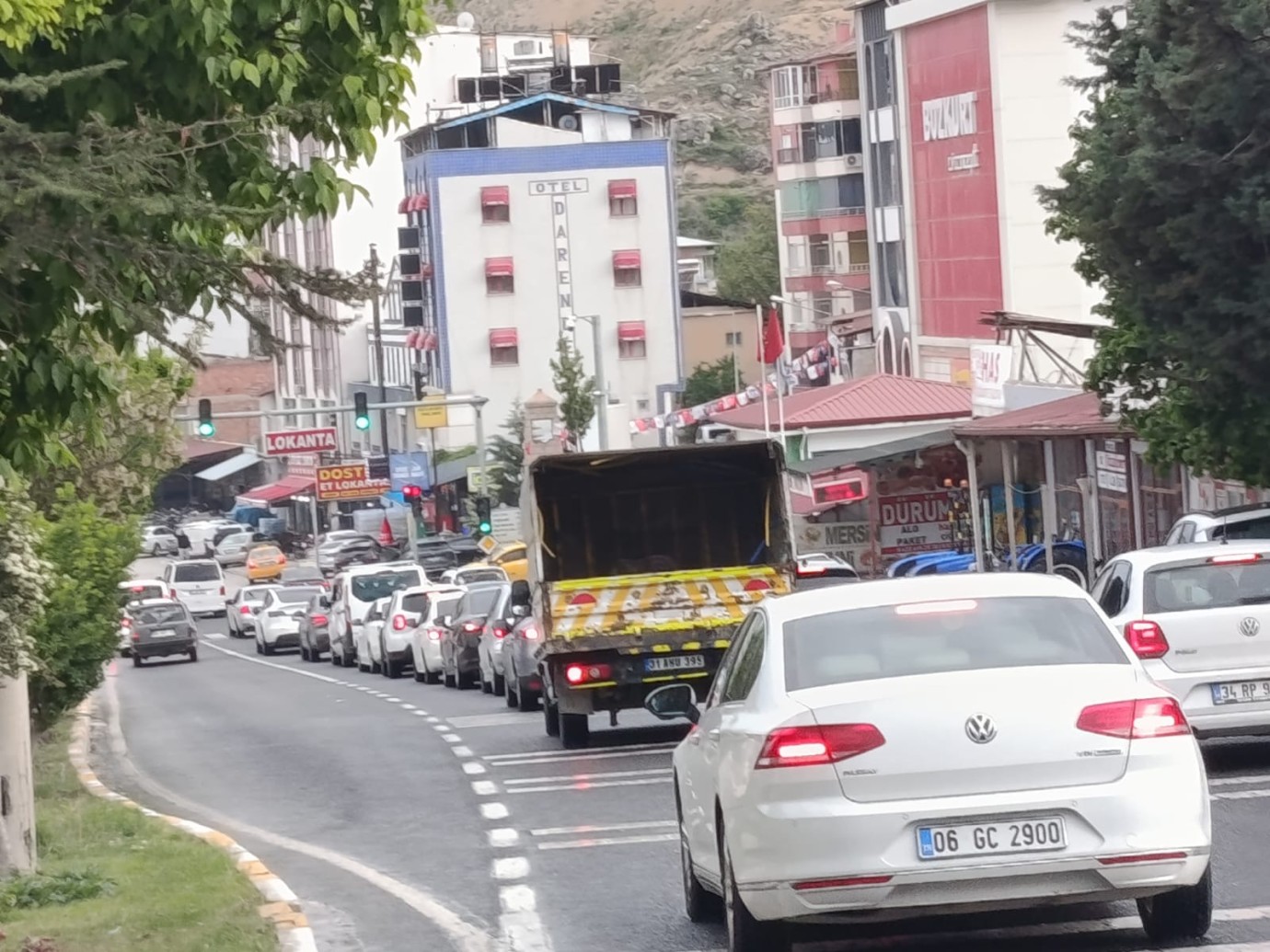 Yollarda bayram yoğunluğu yaşanıyor