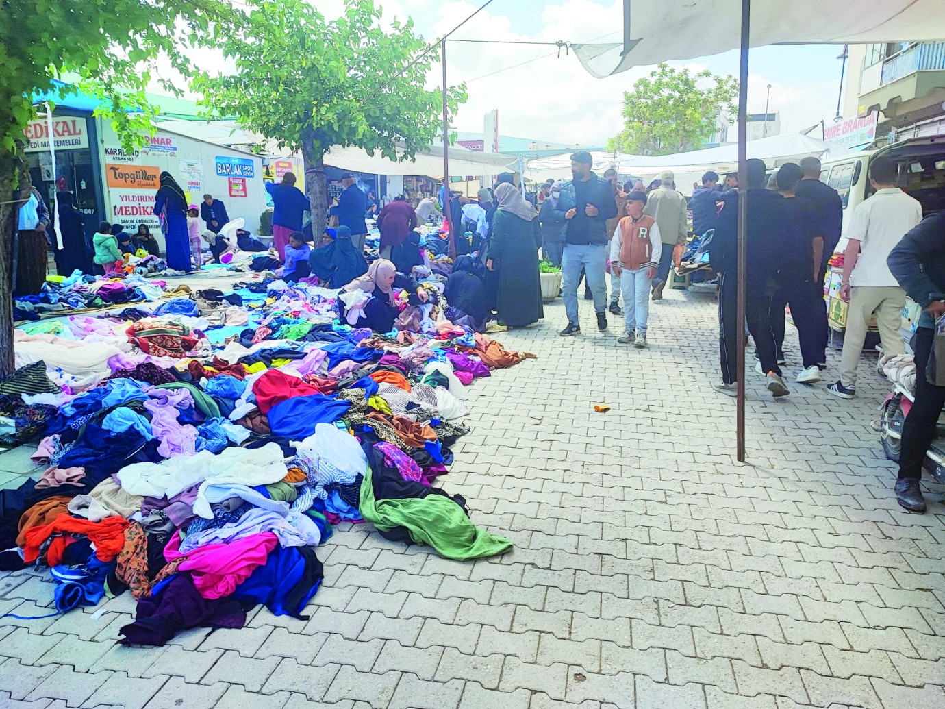 Rota mağazalardan Eski Rus Pazarı'na çevrildi