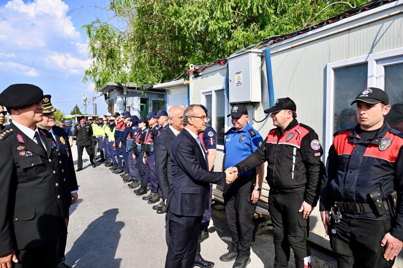 Vali Yavuz, görev başındaki personeli unutmadı