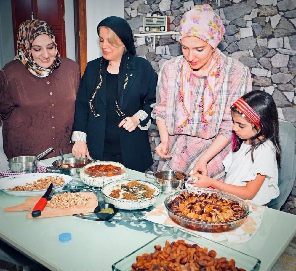 Malatya'da geleneksel sofralardan güçlü aile birlikteliğine