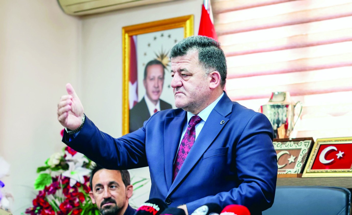 Kulüpte imza yok, sosyal medyada milyonlar konuşuluyor