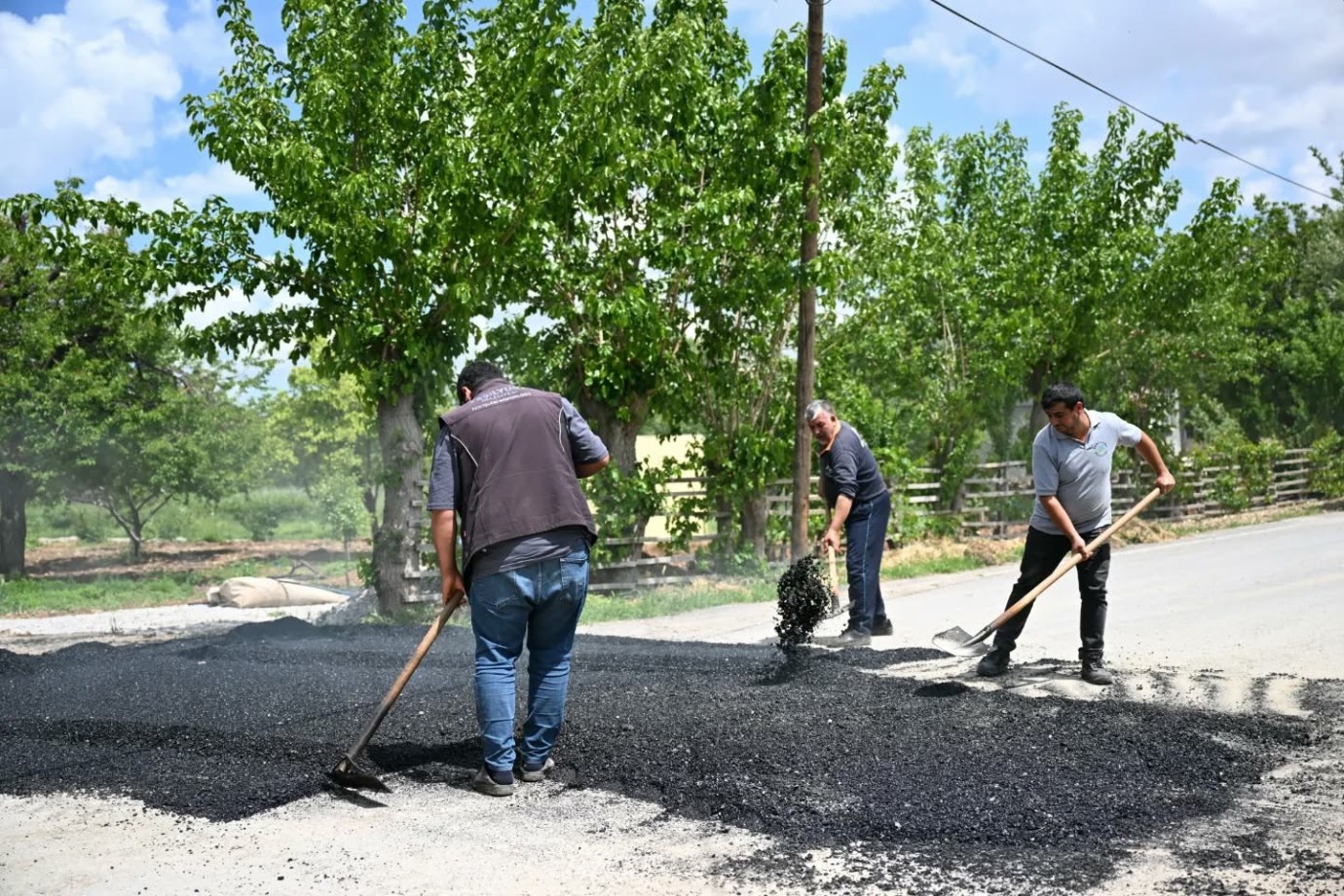 Yeşilyurt’un asfalt hamlesi Topsöğüt’te devam ediyor