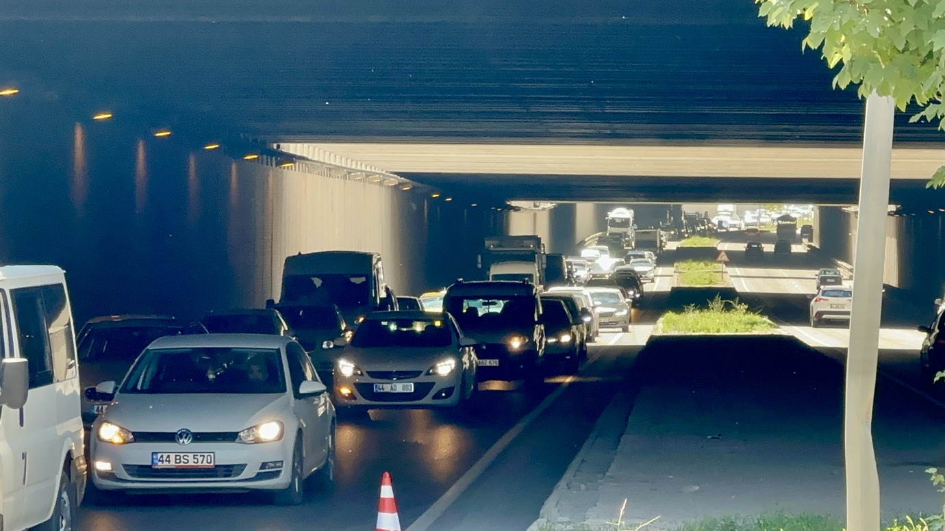 Malatya Çevre Yolu’nda kamyon ile otomobil çarpıştı: 1 yaralı