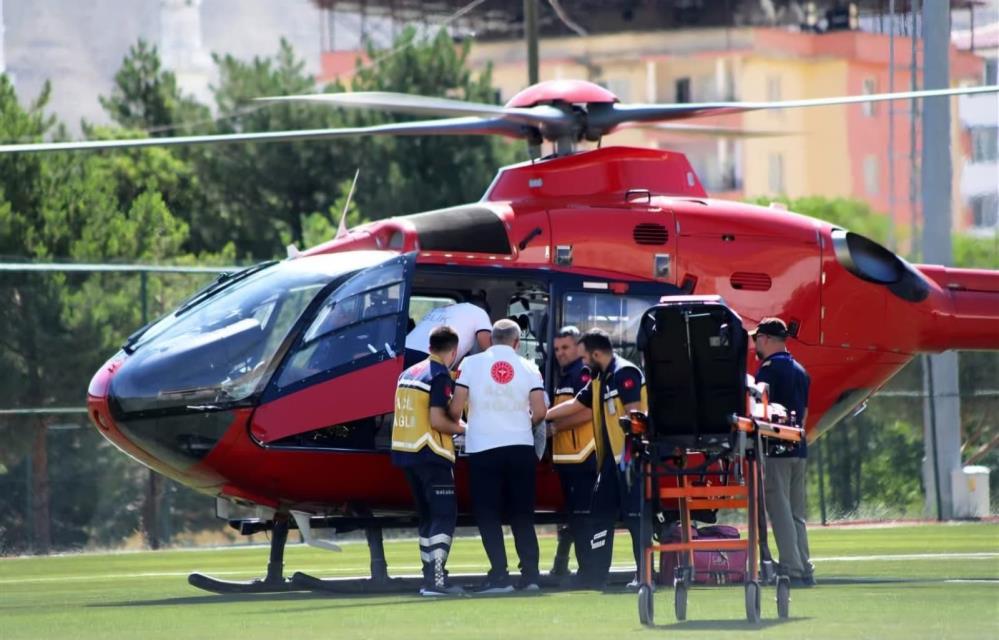 Kalp krizi geçiren hasta için ambulans helikopter havalandı