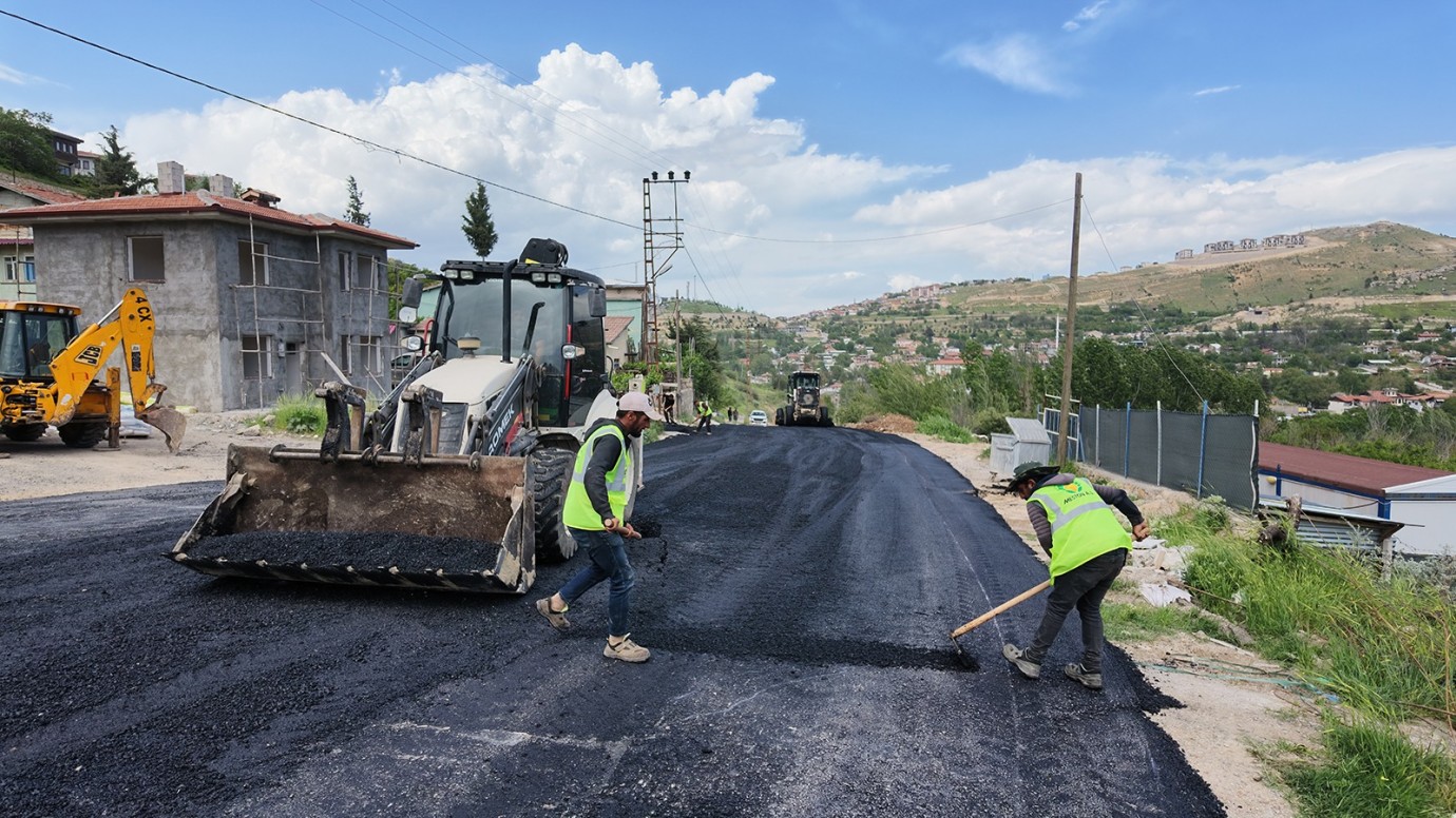 Büyükşehir Belediyesi Mullakasım ve Kozluk mahallelerinin yollarını yeniledi