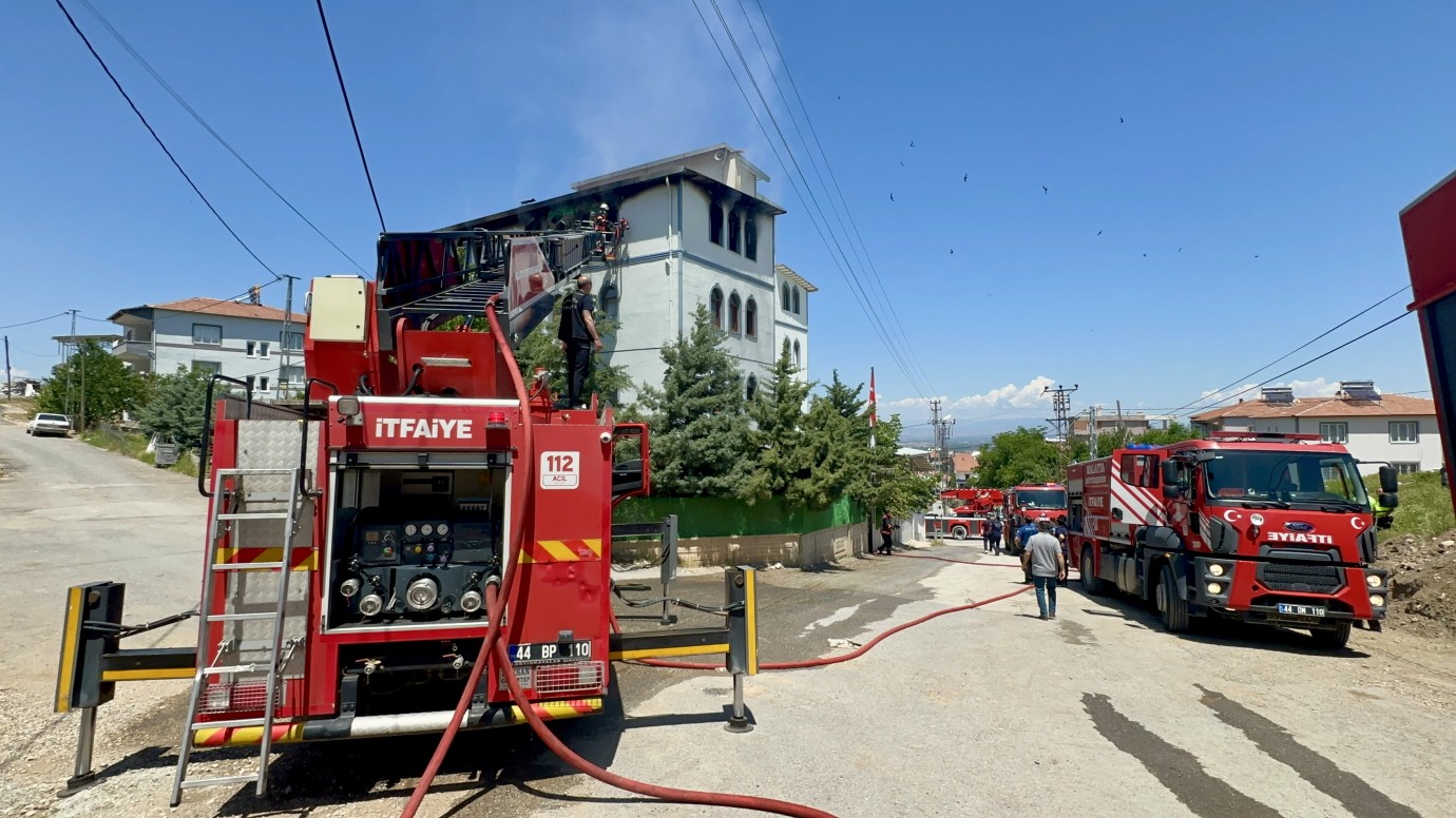 Malatya’da medresede çıkan yangın paniğe neden oldu