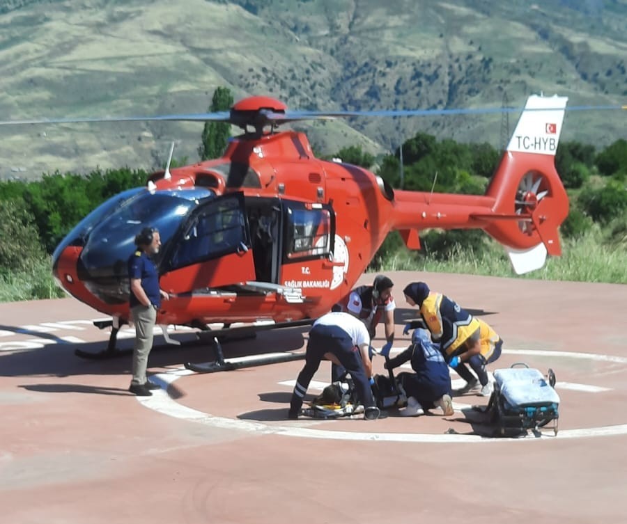 Yaralanan vatandaş hava ambulansıyla hastaneye sevk edildi