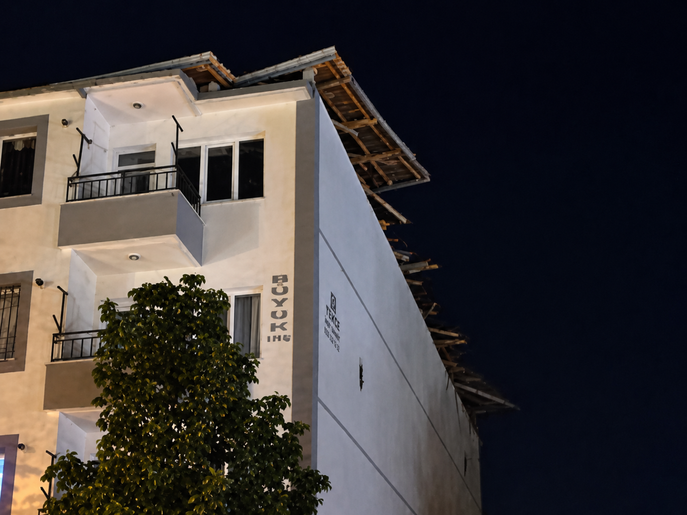 Malatya’da çatı çöktü, apartman sakinleri deprem paniği yaşadı