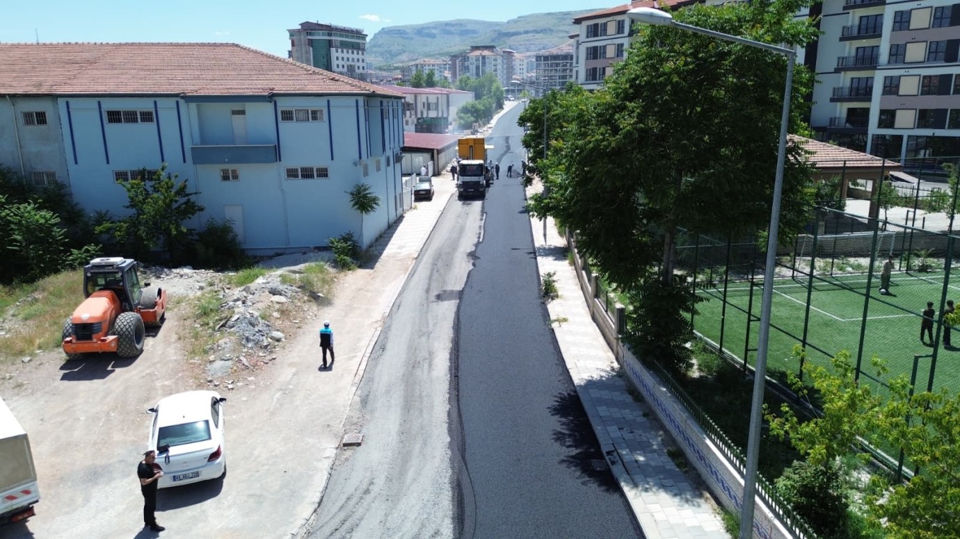 Battalgazi Belediyesi’nden Selçuklu Mahallesi’nde asfalt çalışması
