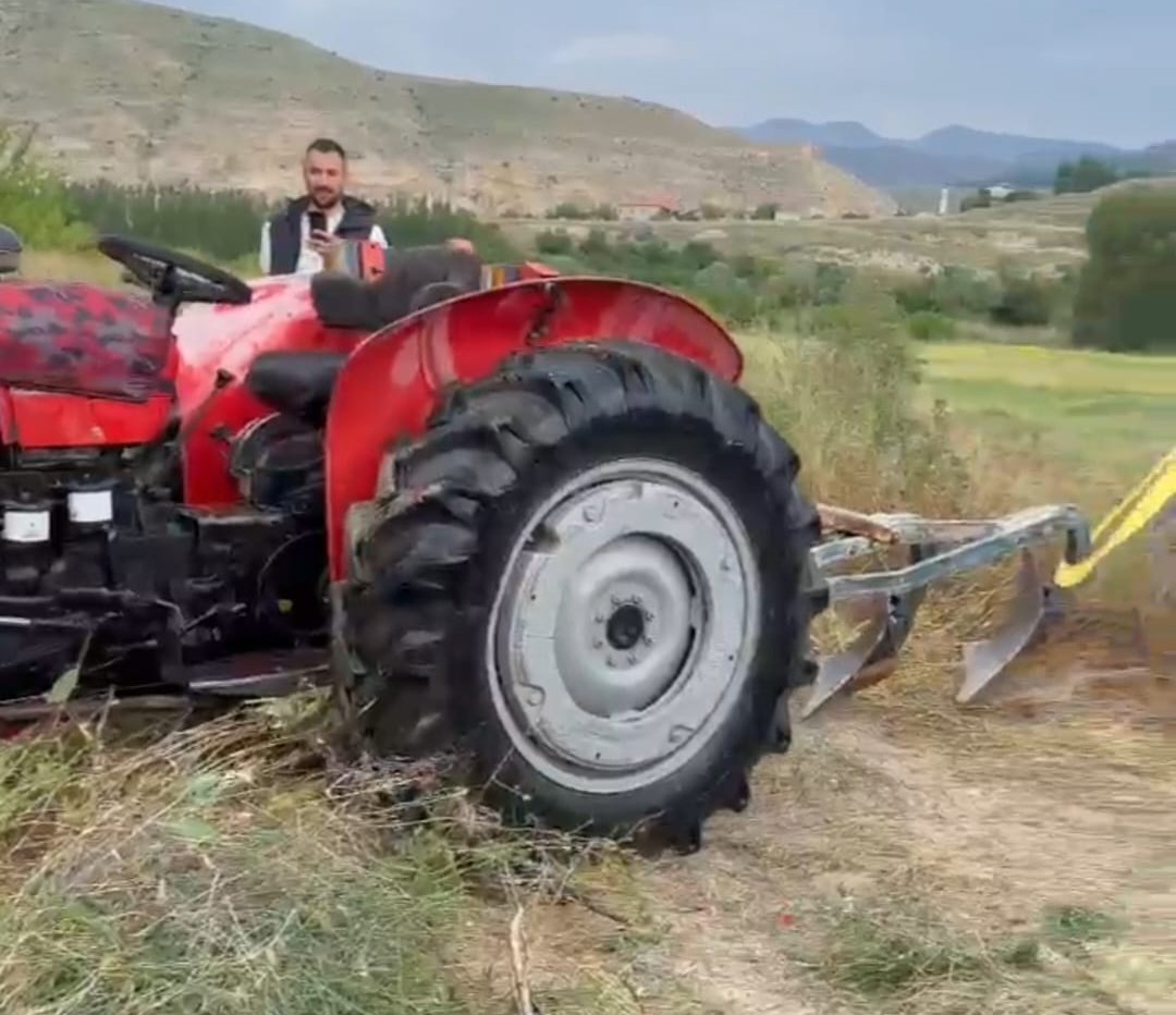 Darende’de kontrolden çıkan traktör kanala uçtu