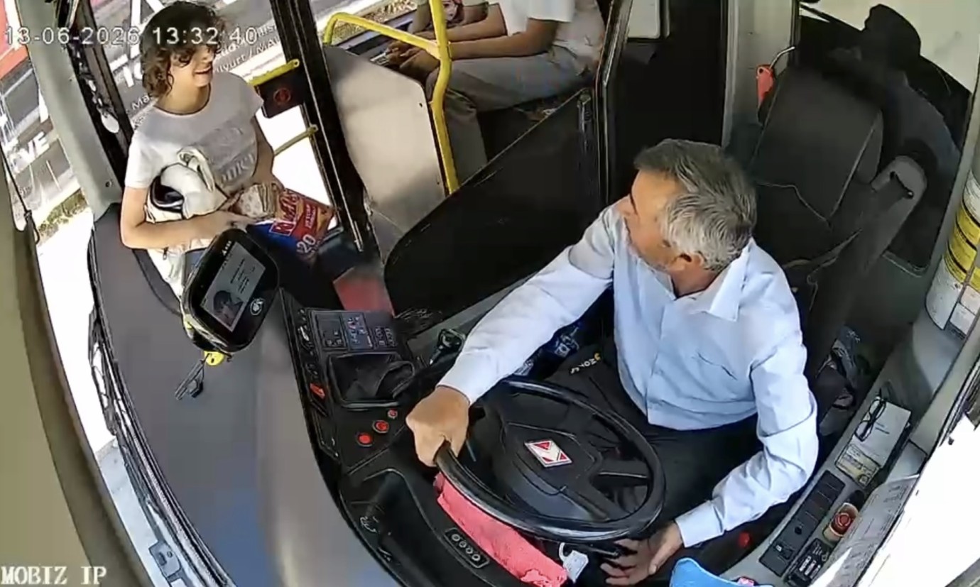 Kimliği otobüste unuttu, MOTAŞ ve vatandaşlar harekete geçti