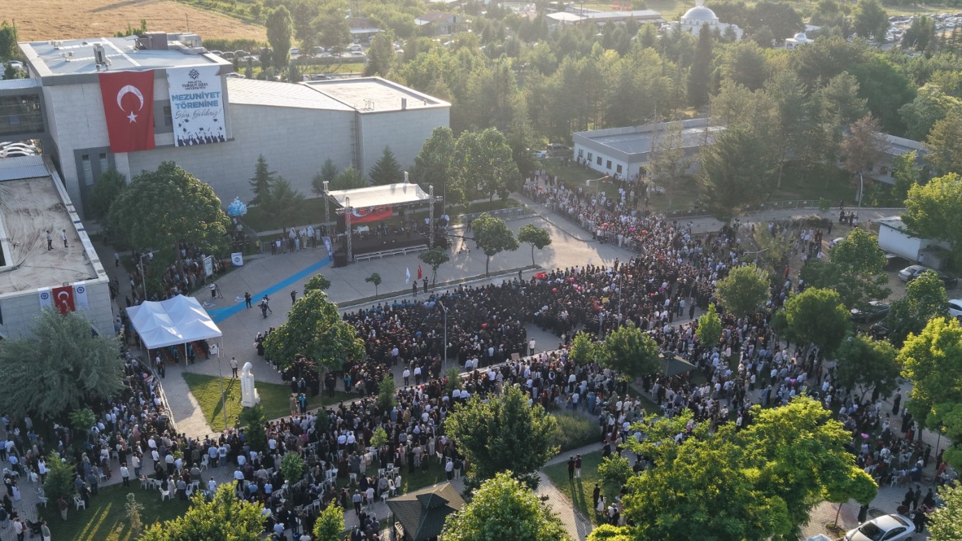 MTÜ’de mezuniyet coşkusu: İlk tıp fakültesi mezunları uğurlandı