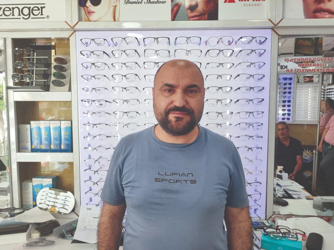 Renkli lenslere yoğun ilgi | Riskler giderek büyüyor